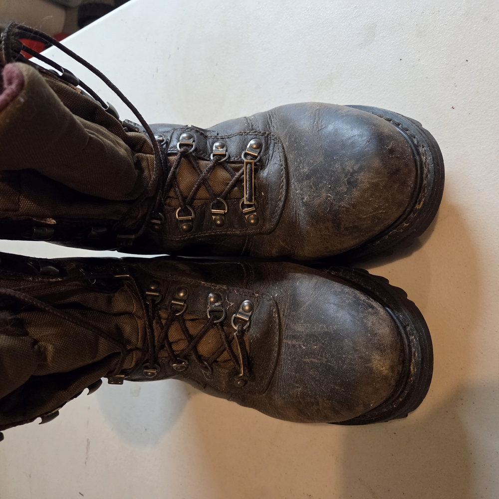 Cabela's Brown Leather Boots Sturdy Lace-Up Design
